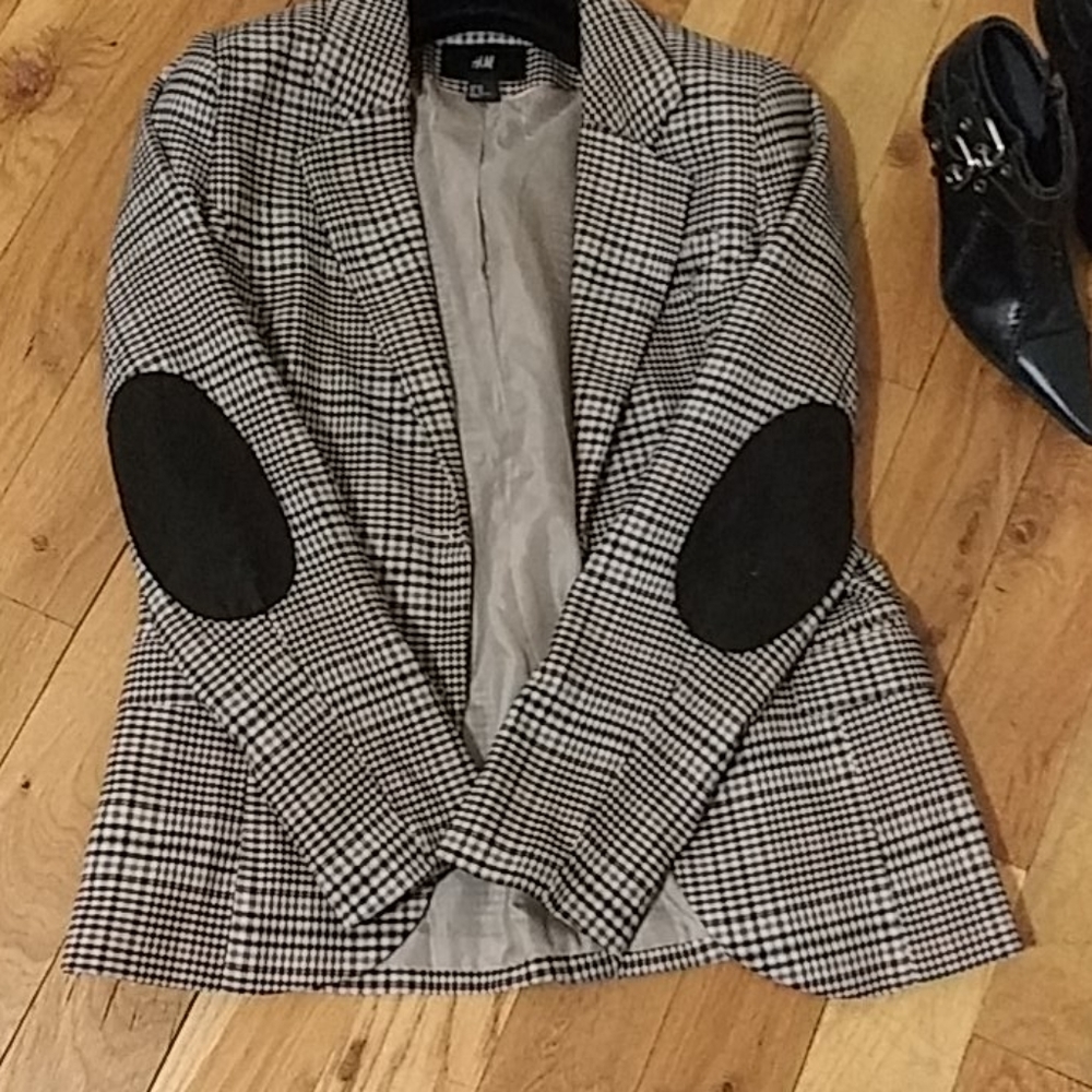 H&M suit - Picture 2 of 4